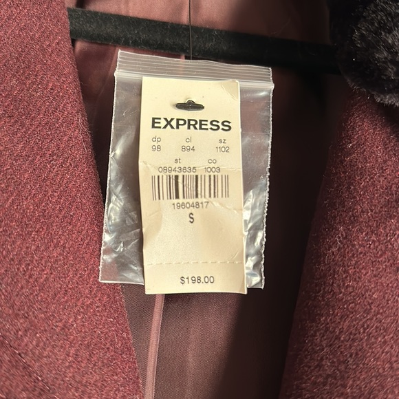 Express Coat - Picture 3 of 3